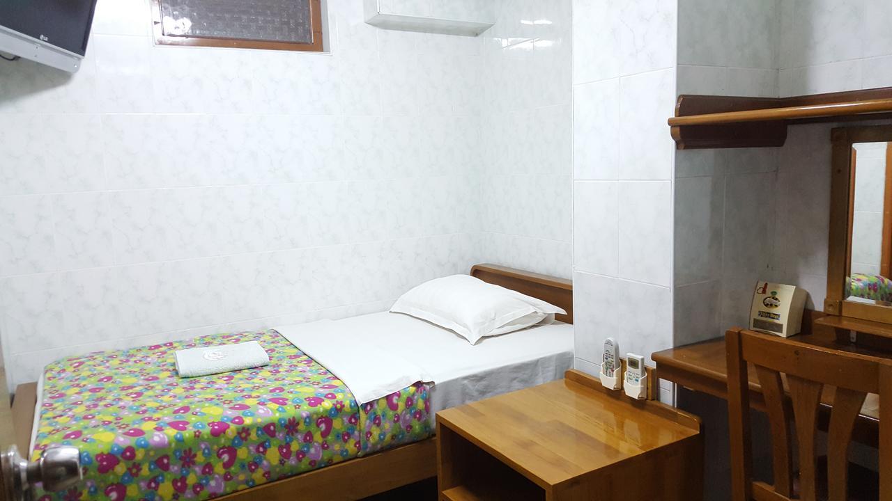 Chan Myae Guesthouse Yangon Ngoại thất bức ảnh