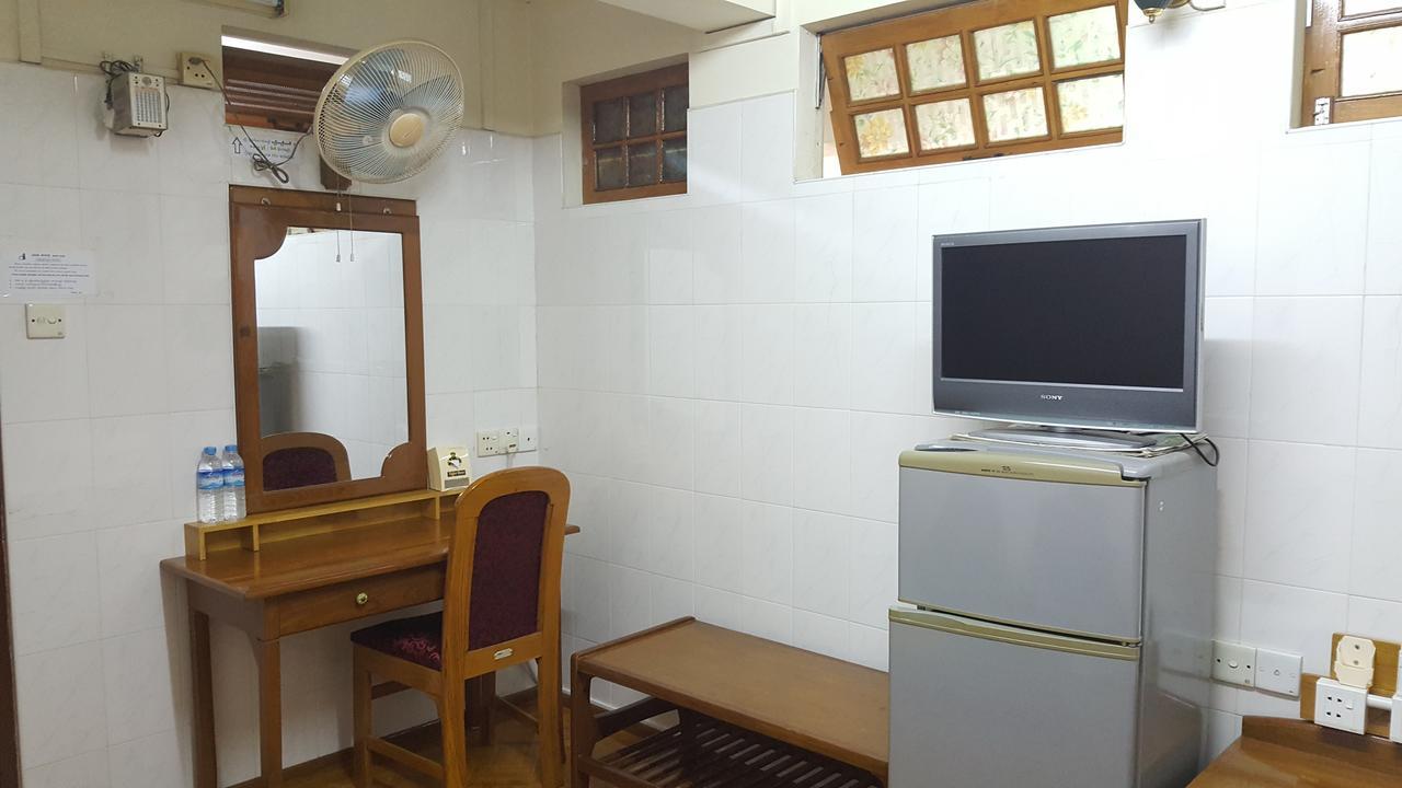Chan Myae Guesthouse Yangon Ngoại thất bức ảnh