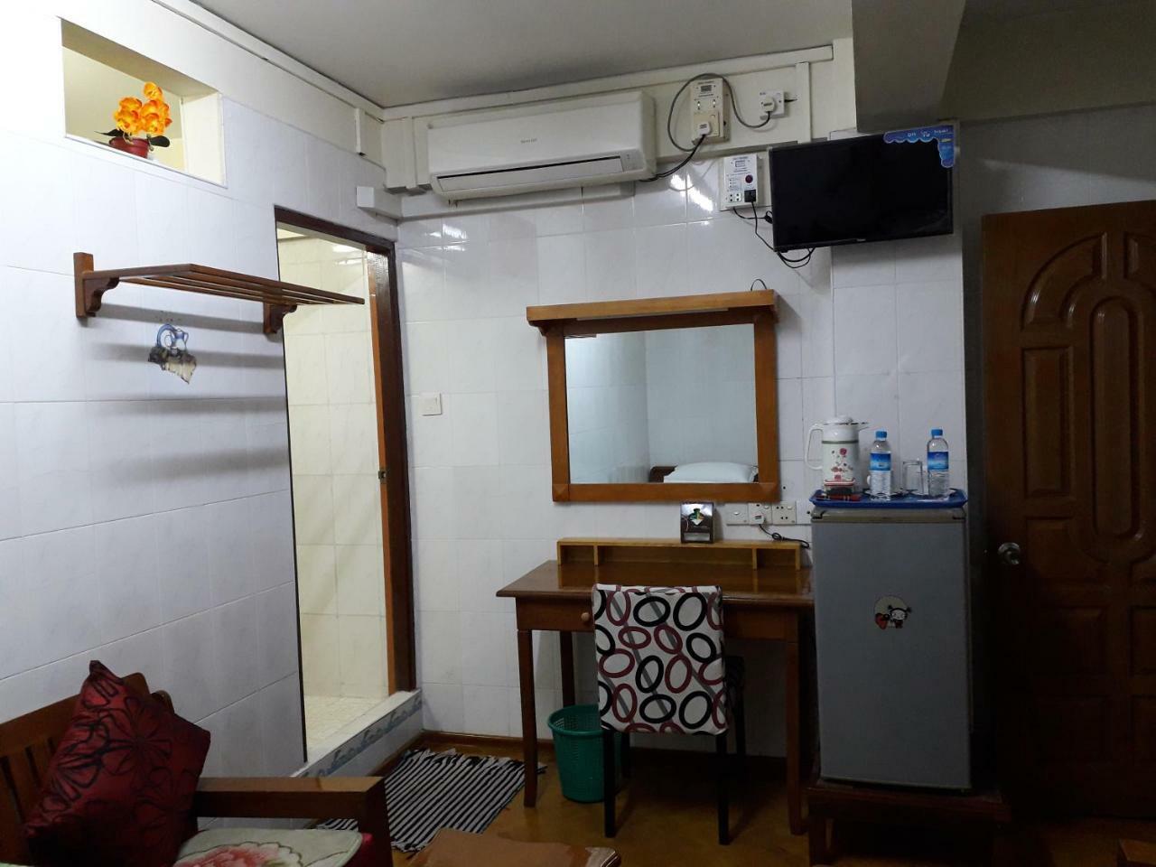 Chan Myae Guesthouse Yangon Ngoại thất bức ảnh