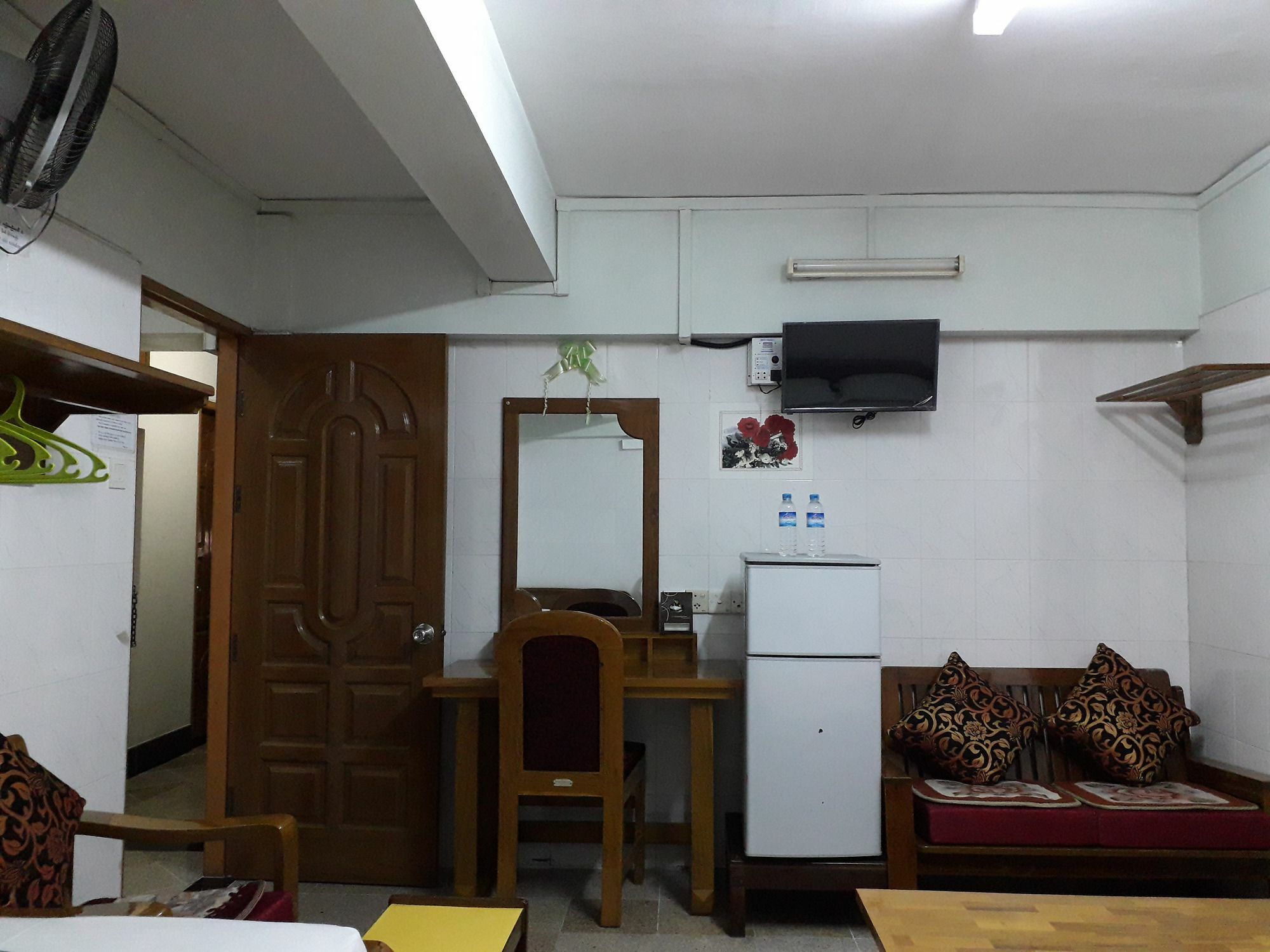 Chan Myae Guesthouse Yangon Ngoại thất bức ảnh